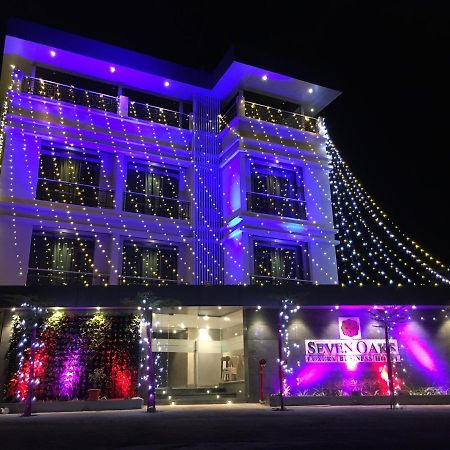 Hotel Seven Oaks Navi Mumbai Exteriör bild