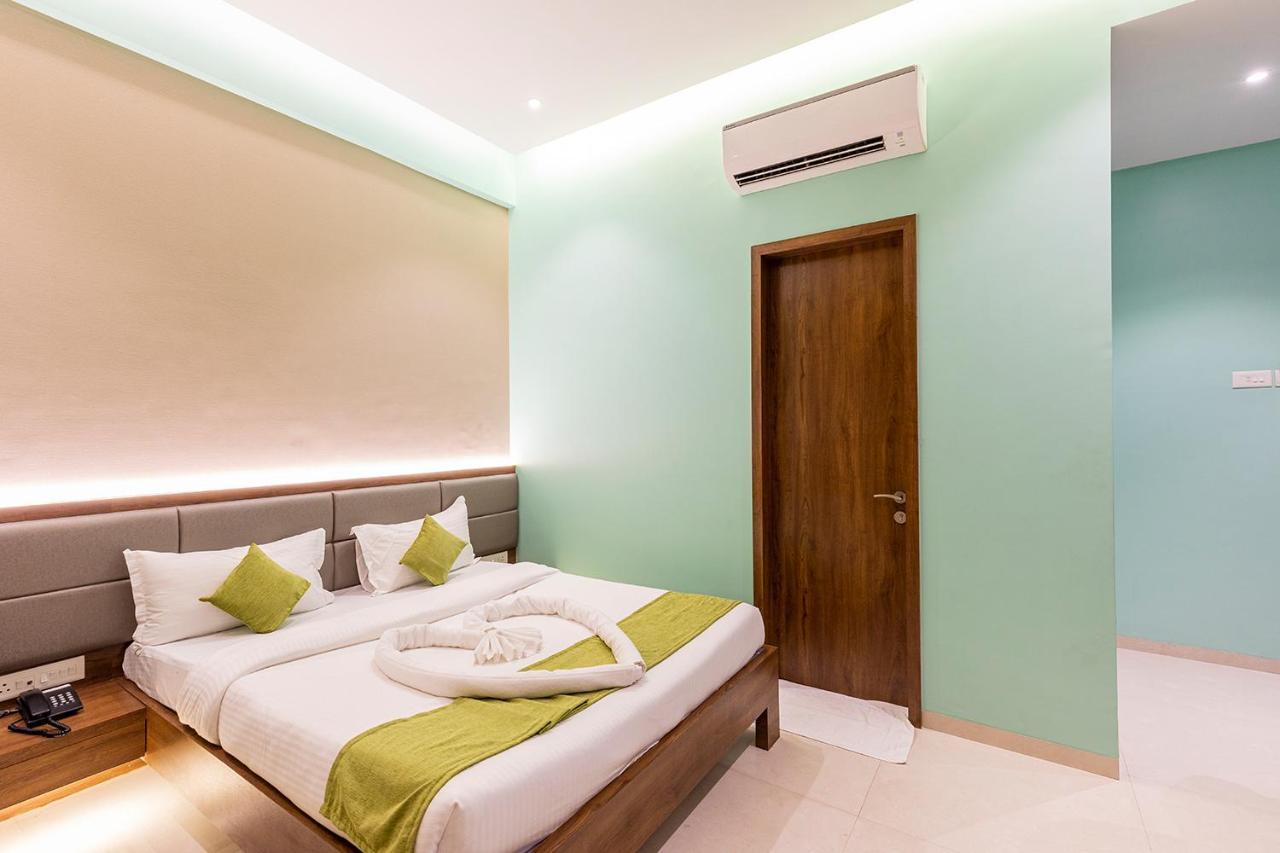 Hotel Seven Oaks Navi Mumbai Exteriör bild