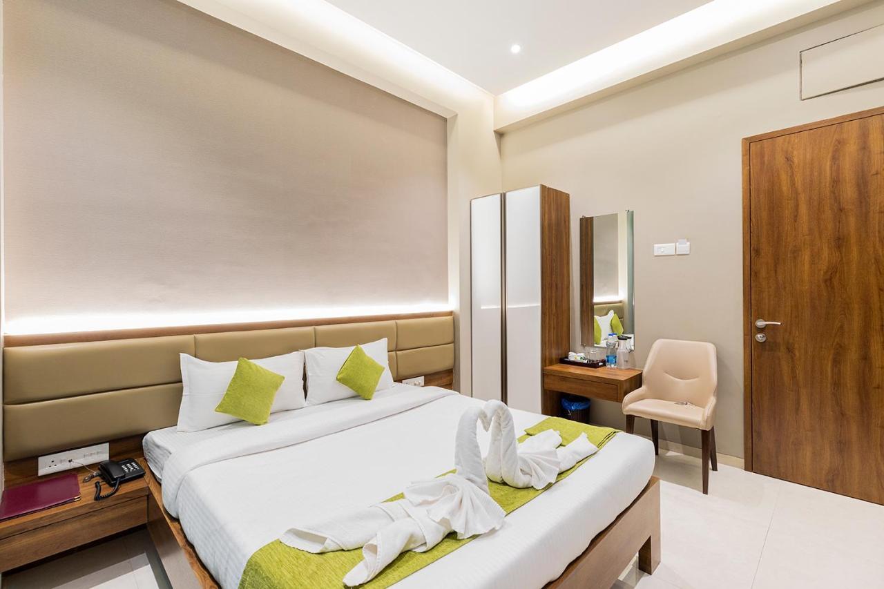 Hotel Seven Oaks Navi Mumbai Exteriör bild