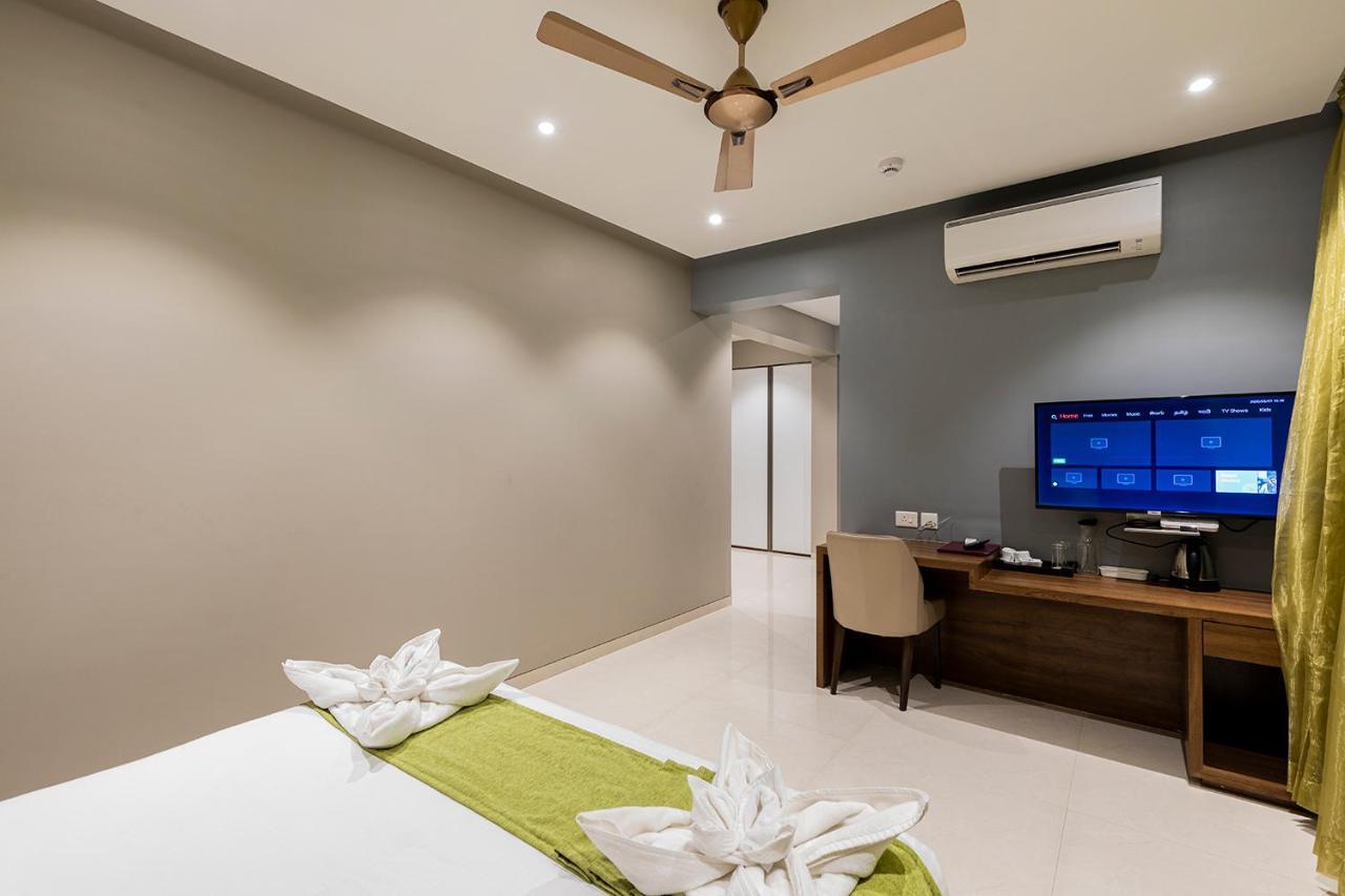 Hotel Seven Oaks Navi Mumbai Exteriör bild