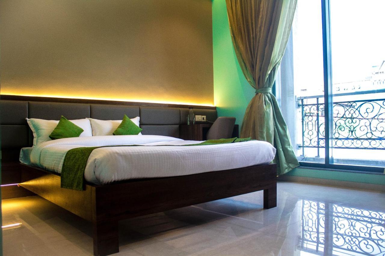 Hotel Seven Oaks Navi Mumbai Exteriör bild