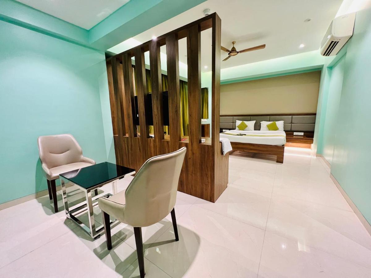 Hotel Seven Oaks Navi Mumbai Exteriör bild