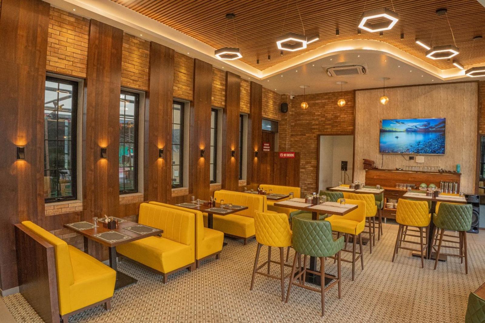 Hotel Seven Oaks Navi Mumbai Exteriör bild