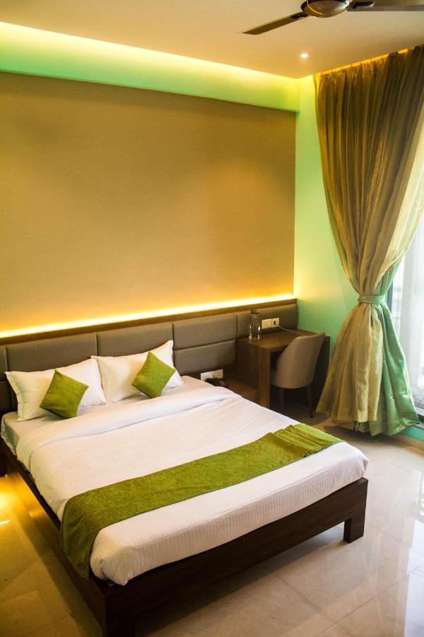 Hotel Seven Oaks Navi Mumbai Exteriör bild