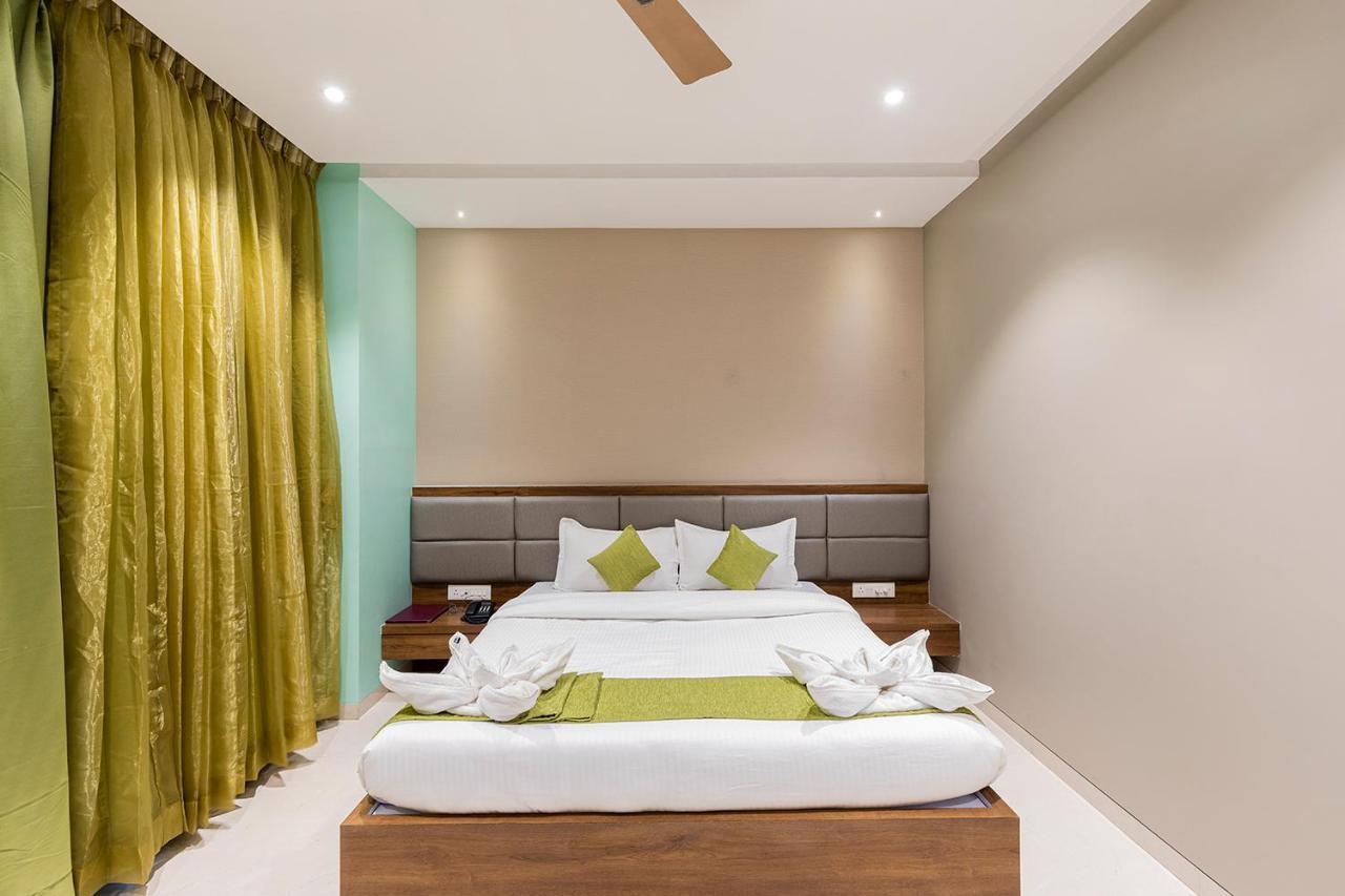 Hotel Seven Oaks Navi Mumbai Exteriör bild