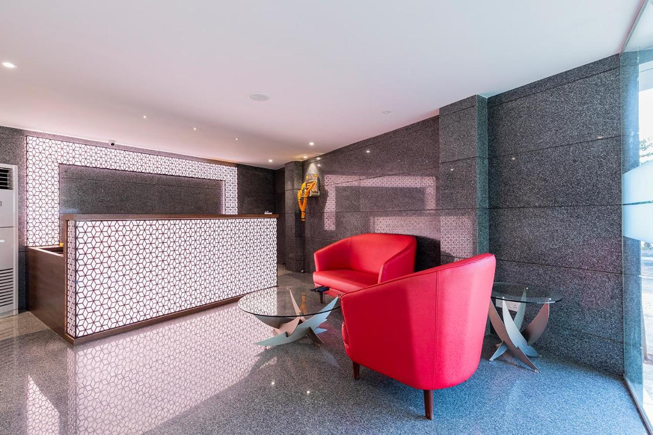 Hotel Seven Oaks Navi Mumbai Exteriör bild
