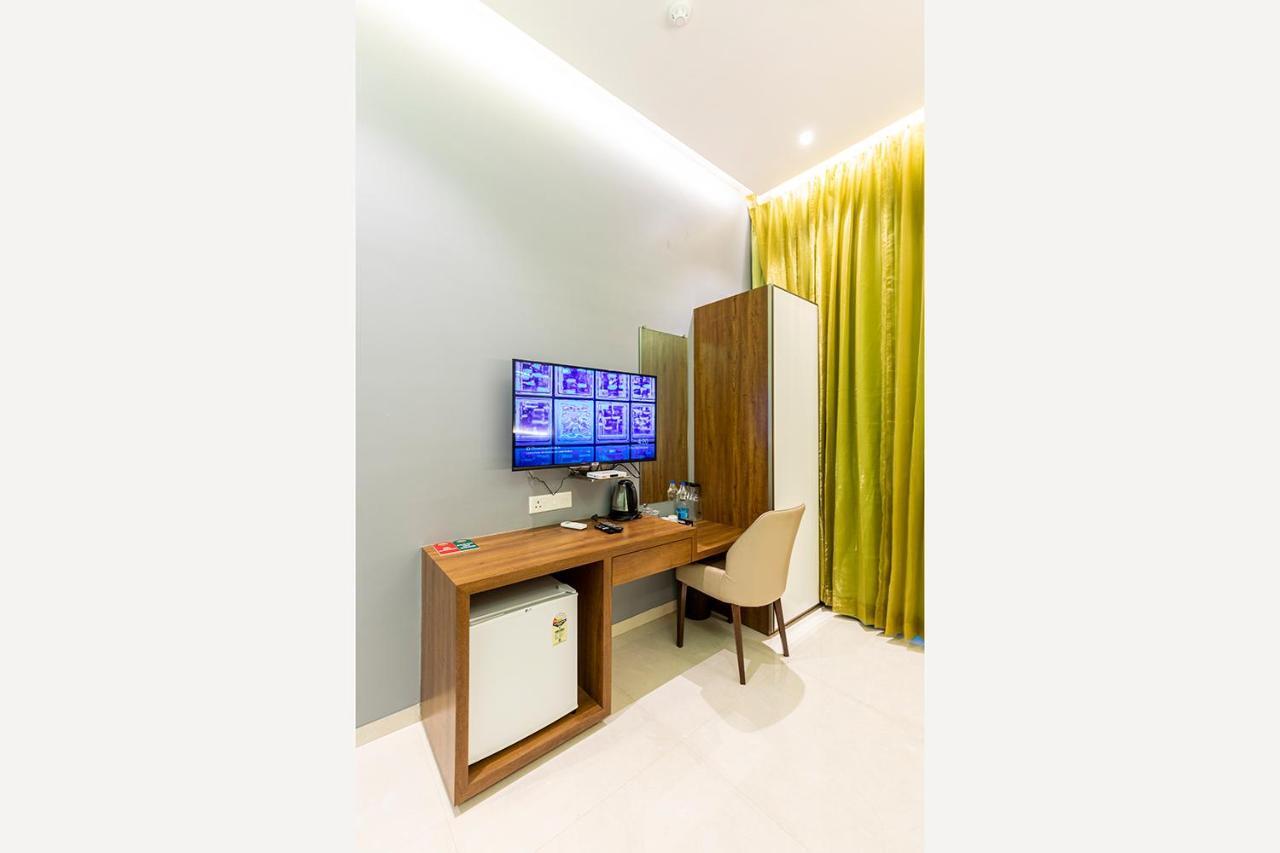 Hotel Seven Oaks Navi Mumbai Exteriör bild