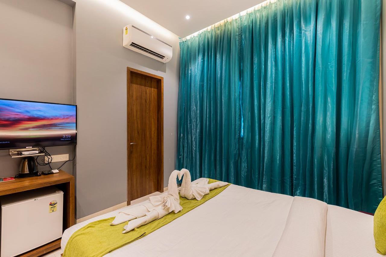 Hotel Seven Oaks Navi Mumbai Exteriör bild